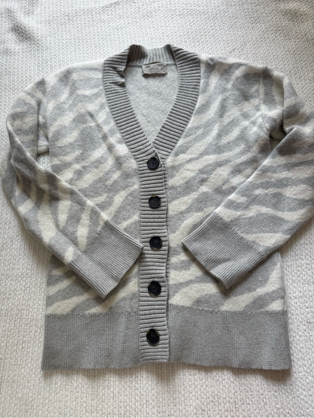 Everlane Wool Alpaca Blend V‑Neck Cardigan – Soft Minimalist Scandi Neutral – S